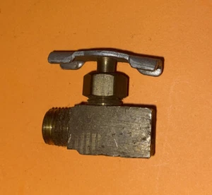 *USED* 18702-UNBRANDED-BRASS-MALE/ FEMALE-1/8 PIPE THREAD-SHUT OFF-FREE SHIP* - Picture 1 of 3