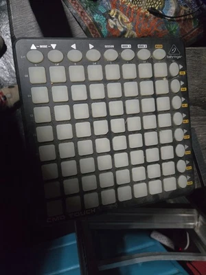 Controlador de lanzamiento de clip Behringer CMD TOUCH TC64 con 64 botones y multicolor Foto 1 de 3