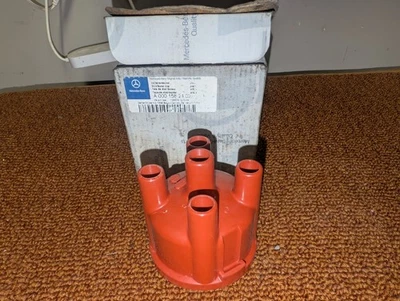 Mercedes Distributor Cap 0001582402 220 200 190C 190SL 190B GENUINE - Image 1 of 4