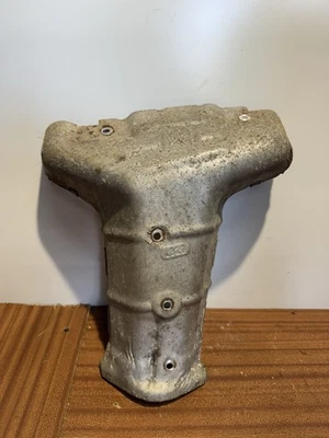 Cubierta protectora térmica colector de escape Mazda 6 2.0 gasolina MK2 2007-2012 OEM Foto 1 de 3