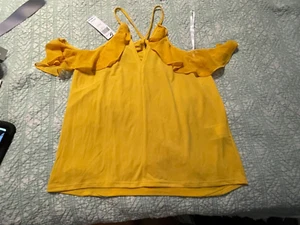 BCBGeneration Honey Gold Yellow Ruffled Top Cold Shoulder Tank Top Small NWT - Bild 1 von 6