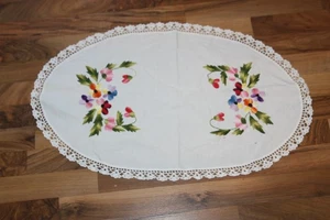 Shabby Landhaus kleine Tischdecke mit STickerei  Handarbeit 65x30 cm - Bild 1 von 2