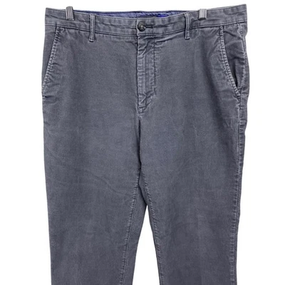 Pantalones chinos informales elásticos IZOD para hombre gris calce recto 34x32 Foto 1 de 4