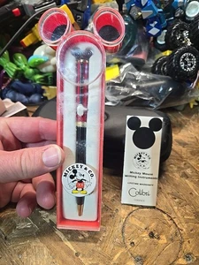 Bolígrafo Coleccionable Disney Colibrí Mickey Mouse Rojo y Negro De Colección Nunca Usado - Imagen 1 de 19