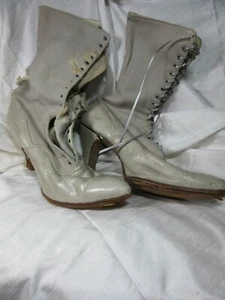 Un par de zapatos antiguos de mujer de caña alta victorianos decorativos reparación o de lujo - Imagen 1 de 8