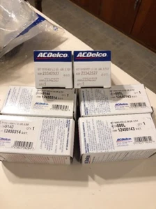 GM Halogen And Fog Light Bulbs. Lot Sale 12450143,12450314,23342527 - Picture 1 of 1