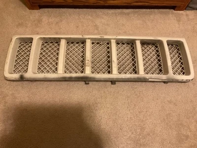1998 Jeep Grand Cherokee ZJ 5.9 Limited Grille Mesh 1996-1998 - Image 1 of 4