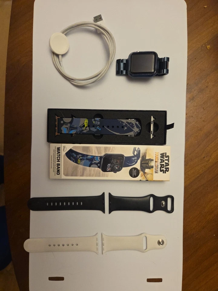 Reloj inteligente Apple Watch Series 3 38 mm estuche de aluminio plateado correa deportiva blanca -... Foto 1 de 4