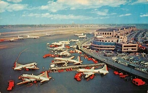 American Airlines Flight Terminal La Guardia Airport NYC,NY Vtg 1950's Postcard - Picture 1 of 2