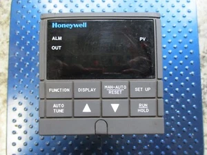 HONEYWELL TEMPERATURE CONTROL 90-250 VAC DC230L-E0-00-10-0A00000-20-0 - Picture 1 of 4
