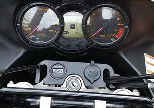 Handlebar auxiliary shelf double USB and voltmeter Suzuki vstrom DL650 2004-2011 - Foto 1 di 1