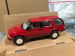 PROMO MODEL 1995 CHEVROLET BLAZER 1/25 SCALE PLASTIC APPLE RED - Picture 1 of 3