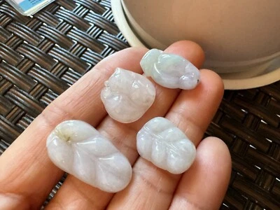 Juego de 4 colgantes pequeños de jadeíta birmano natural certificados pequeños agujeros abiertos Foto 1 de 4