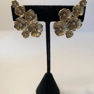 Hartriegel Blütenform Gold Ohrringe mit Kristallen Clip-Ons - Bild 1 von 3