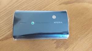 Black Sony Ericsson Xperia back battery cover. BNIB. - Zdjęcie 1 z 2