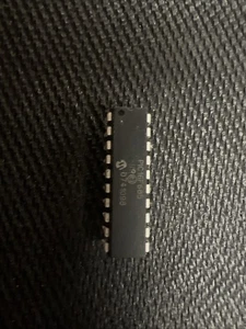 PIC16F685 20 pin - Foto 1 di 4