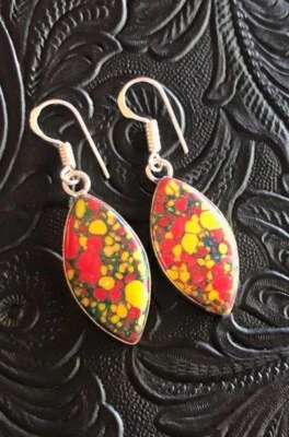 Brincos de gota de jaspe de jardim em mosaico vermelho e amarelo artesanal 1,5 pol. - Imagem 1 de 4