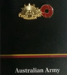 POPPY RISING SUN LAPEL PIN - THE AUSTRALIAN ARMY - NEW ON CARD PIN BACK - Picture 1 of 2