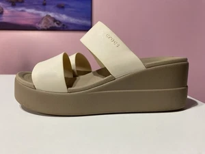 Crocs Brooklyn Mid Wedge Sandal 9 Neutral Slip On Lite Ride Comfy Beachy Travel - Picture 1 of 13
