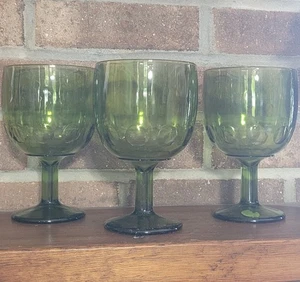 Cáliz de vidrio Indiana con estampado de pulgar de colección 6" verde aguacate para beber - Imagen 1 de 4