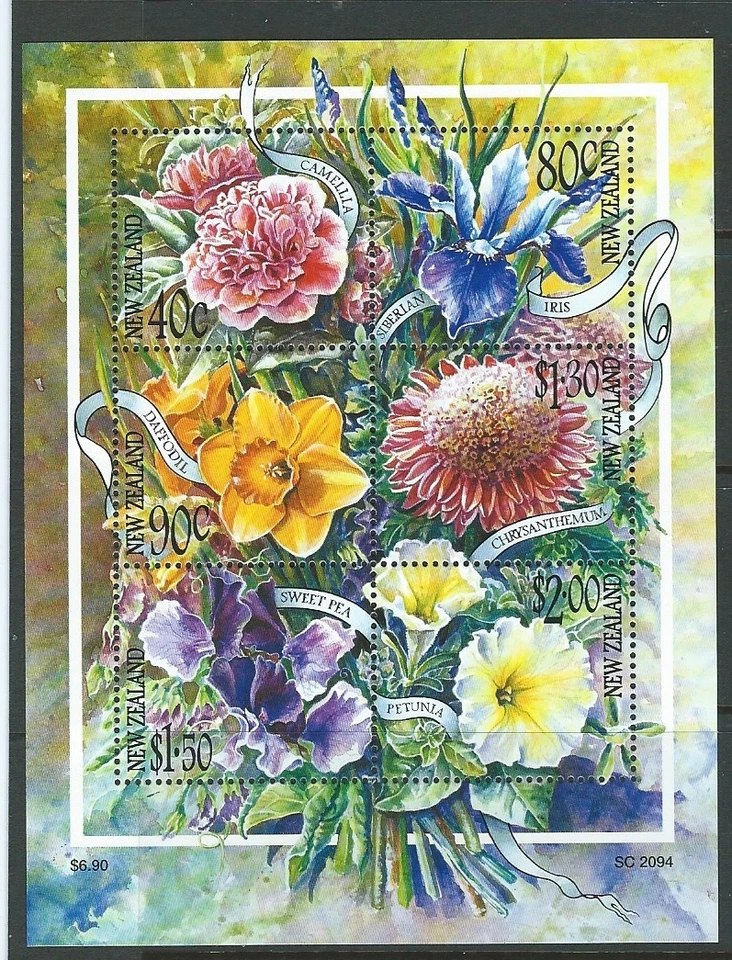 NEW ZEALAND 2001 GARDEN FLOWERS MINIATURE SHEET UNMOUNTED MINT - Image 1 of 1