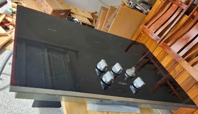 Whirlpool 36 дюймов электрическая керамическая стеклянная варочная панель с двумя элементами из-за излучения - Изображение 1 из 4