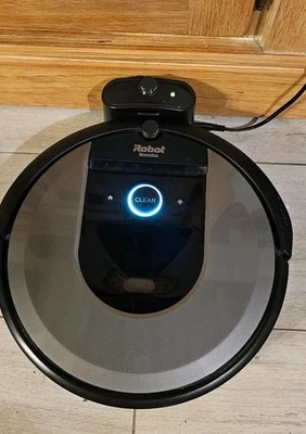 iRobot Roomba i7 Staubsaugerroboter - Light Silber (i7156) - Bild 1 von 4