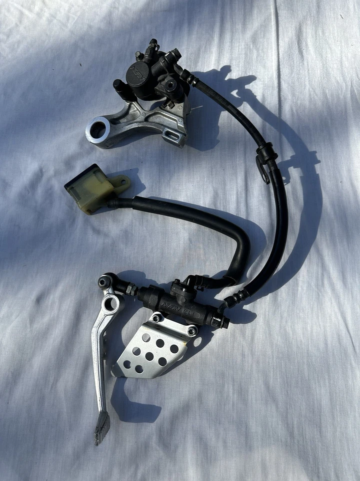 2007-2012 HONDA CBR600RR ЗАДНИЙ ТОРМОЗ СУППОРТ В СБОРЕ ГЛАВНЫЙ ЦИЛИНДР CBR - Изображение 1 из 1