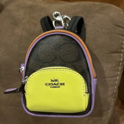 Llavero Coach Mini Court Mochila Charm en Lona y Cuero Signature C7803 Nuevo Foto 1 de 4