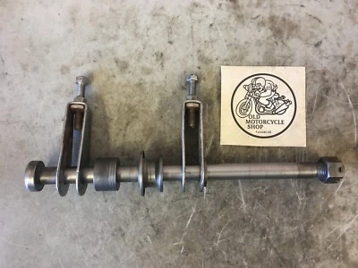 Suzuki GS550E 1980 eje trasero con espaciadores y ajustadores Foto 1 de 4