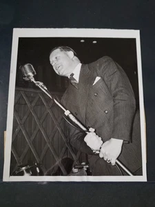 1946 Jimmie Foxx New CBS Commentator Press Photo A's Red Sox Cubs Phillies HOFer - Picture 1 of 2
