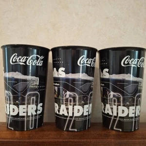 3 Las Vegas Raiders Raider Nation Allegiant Stadium schwarz Kunststoff Coca Cola Becher - Bild 1 von 8