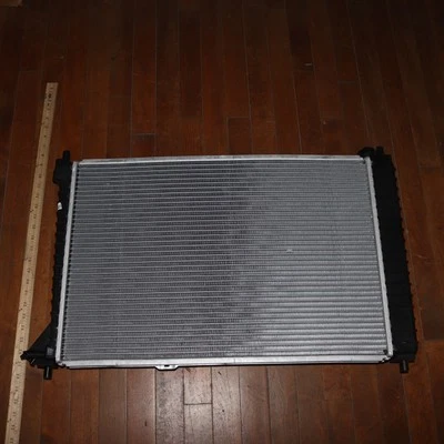 Conjunto de radiador delantero Platinum Pro RAD2138 Foto 1 de 3