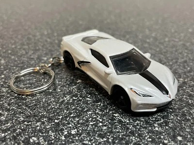 Chaveiro C8 Corvette Stingray branco Hot Wheels carro personalizado 2020 - Imagem 1 de 4
