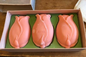 AVON TOUCH OF ROSES PERFUMED SOAP/3 BARS 3 OZ EACH TOTAL 9 OZ/ORIGINAL BOX - Picture 1 of 3