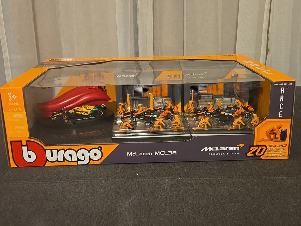 Coche de carreras Burago escala 1:43 McLaren McL38 #81 Oscar Piastri Fórmula 1 Team Foto 1 de 4