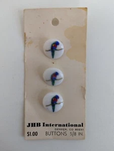 NWT Parakeet Bird Buttons JHB International 5/8" Round On Original Card - Picture 1 of 2