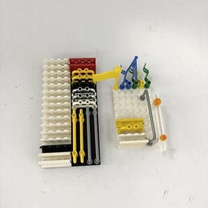 Lego 40 Stück Zaun, Schienen und Fahnen Lot / verschiedene Stile und Farben / Gebäude - Bild 1 von 6