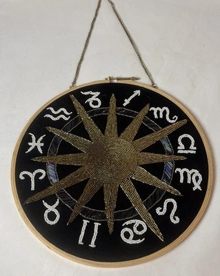 Astrología Zodiaco Cuentas Colgante de Pared Decoración Negro Dorado 12.5” Redondo En Cadena Regalo Foto 1 de 3