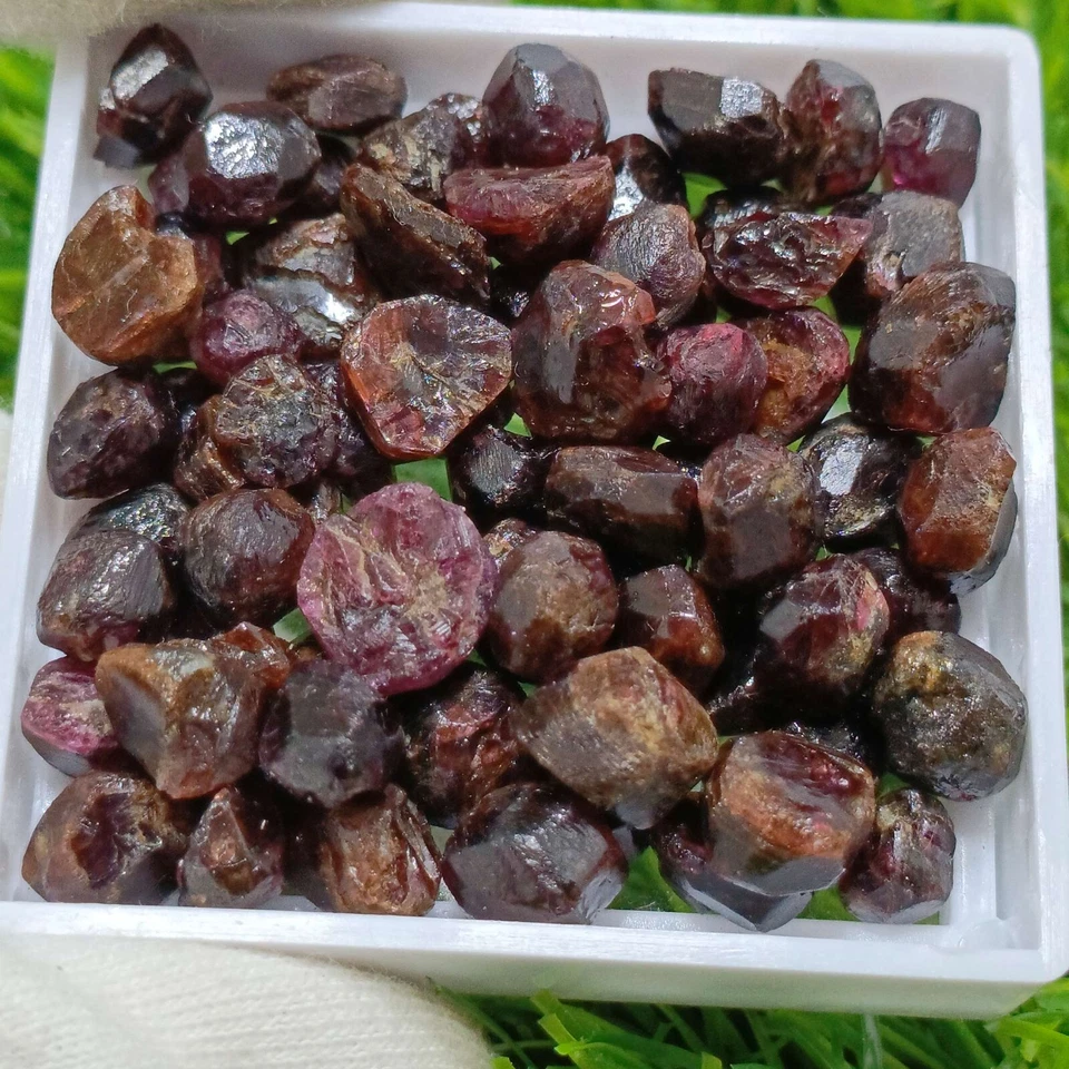 4500 Carats Red Color Natural Pyrope Garnet Lot With Average Weight 3.5 Carats - Image 1 of 4