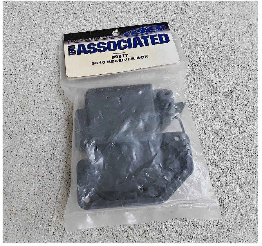 Vintage RC Car Truck Team Associated 9877 Receiver Box B4 T4 SC10 Old Stock NIB - Image 1 of 1