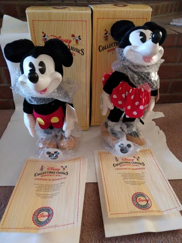 Mickey + Minnie Mouse Disney Collectible Classics Woodsculpt Series By Applause Cover