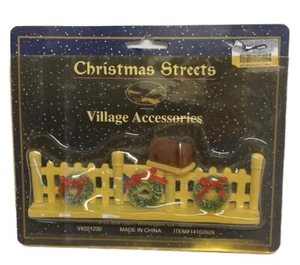 Christmas Streets Village Accessories, Picket Fence, Mailbox, Wreaths 14102629 - Picture 1 of 2