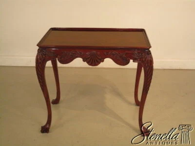 L17501E: Mesa de té irlandesa georgiana de caoba finamente tallada Foto 1 de 4