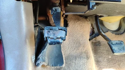 Conjunto de pedal de freno de estacionamiento Grand Prix 1993 unidad de emergencia completa OEM Foto 1 de 3