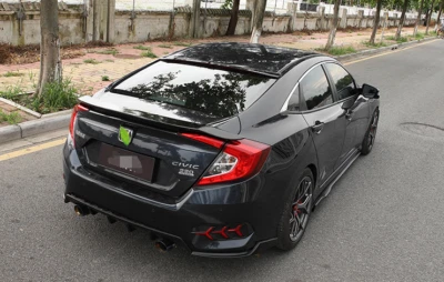 Alerón negro brillante para Honda Civic 2016-2021 sedán de 4 puertas RS sin luz Foto 1 de 4