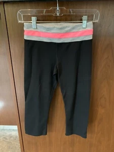 Pantalones recortados para mujer Lorna Jane talla: XSMALL negros/neón - Imagen 1 de 6