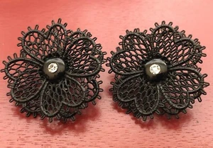 Vtg Black Flower Floral Clip on Earrings Clear Rhinestone Center Western Germany - Bild 1 von 7