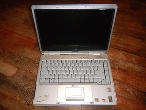 Compaq Presario V2000 series V2582us Laptop Computer - Good Glossy Screen, Parts - Picture 1 of 3