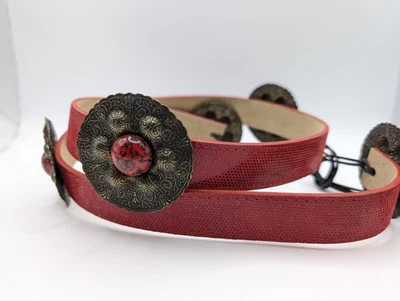 Cinturón de corbata concho vintage Western Boho rojo y bronce con corbatas de coral rojo Foto 1 de 4